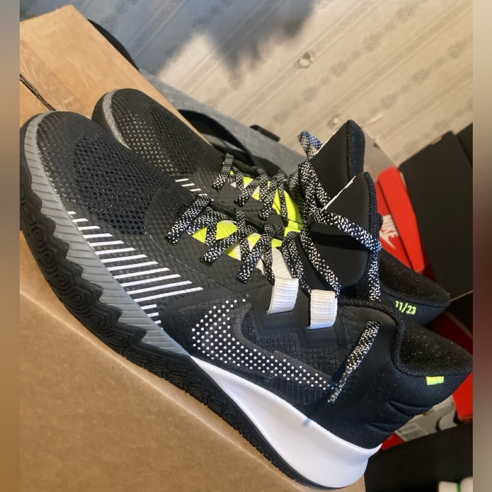 Nike Kyrie Irving Flytrap5, Solid Black - image 1